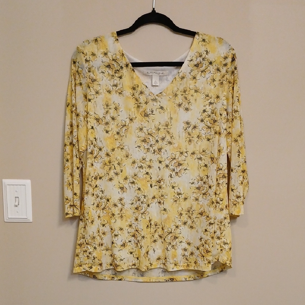 Chic Floral V-Neck Blouse